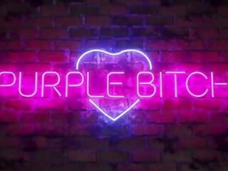 Verkleedpartij dame heeft eerste xxx video- met een ventilator door purple telefoontje meisje