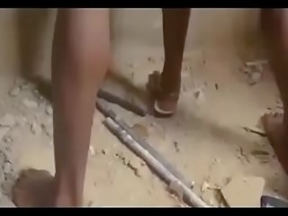 Αφρικάνικο nigerian γκέτο adolescents γαμήσι από συμμορία ένα παρθένα / μέρος 1
