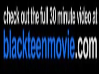 Kellemes fekete tini tart egy nagy arcra élvezés -ban fekete kemény film