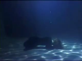 Підводний порно captive 1